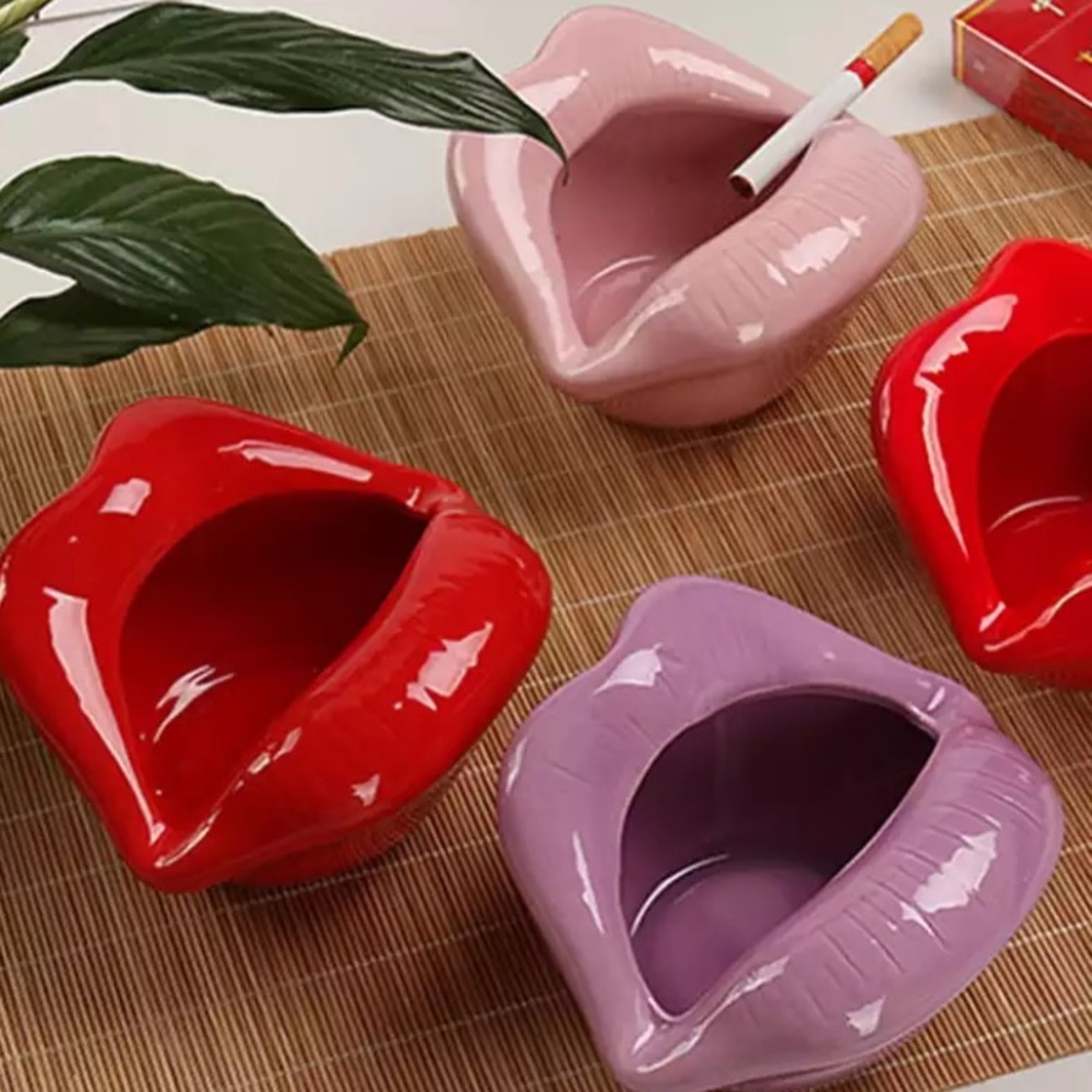 Red Lips Ash Tray